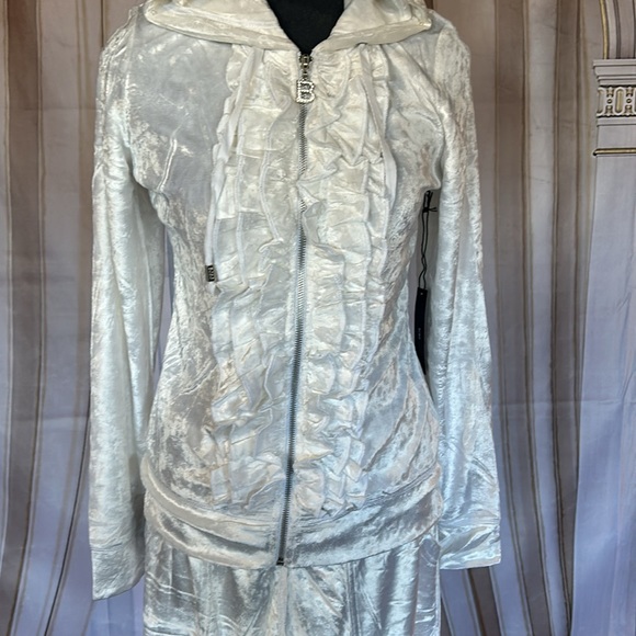 BCBG MAXAZRIA White Velvet Jogging set.  Ruffle front very elegant look. - Picture 3 of 7